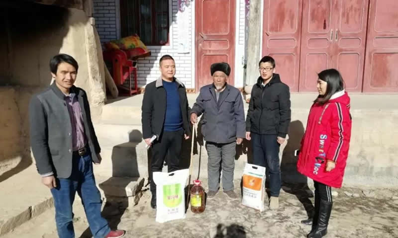堅(jiān)持精準(zhǔn)幫扶，合力脫貧攻堅(jiān)——市龍江城鄉(xiāng)發(fā)展集團(tuán)、隴南太平洋財(cái)險(xiǎn)公司聯(lián)合開展幫扶文縣橋頭鎮(zhèn)安子坡村2019年春節(jié)慰問活動