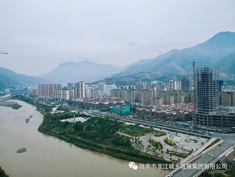 匠心傾注、喜封金頂——龍江?雙子座商住小區(qū)主體順利封頂