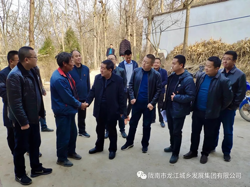 市龍江集團在文縣橋頭鎮(zhèn)安子坡村開展“解難題、辦實事、送溫暖”活動