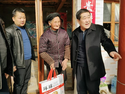 市龍江集團在文縣橋頭鎮(zhèn)安子坡村開展“解難題、辦實事、送溫暖”活動