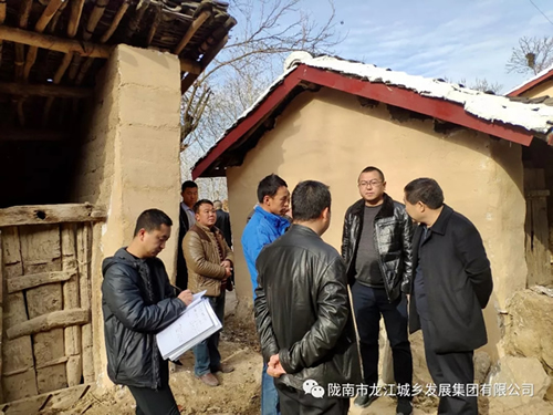 市龍江集團在文縣橋頭鎮(zhèn)安子坡村開展“解難題、辦實事、送溫暖”活動